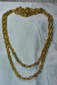 lot 304 image: Signed Crown Trifari bright gold finish espiga chain necklace. Has Crown Trifari T hang tag. Spring ring clasp. 52L