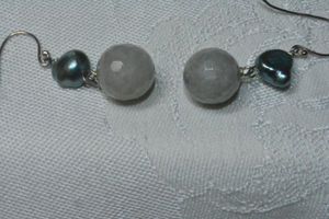 lot 306 image: Freshwater peacock pearl and Jadeite bead ear wire earrings. 1.5L Jadeite tested.