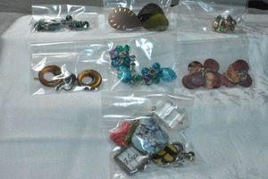 lot 313 image: (6) Earrings. (3) screw back and (3) ear wire. Also includes loose pendants