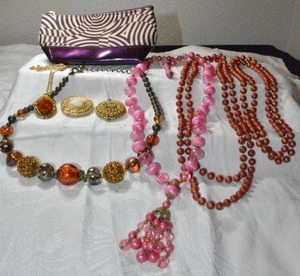 lot 314 image: Vintage early plastic and acrylic necklaces, Estee Lauder bag and compacts.