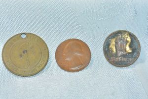 lot 317 image: (2) Tokens (Iron Mike Pitching Machine and Six Flags) and 1967 flattened American quarter