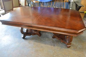 lot 162 image: Dining Table with 2 leaves