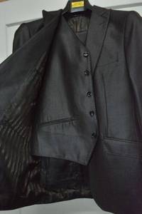 lot 97 image: 3-piece suit by Gulliano Couture Super 180s. Size 36S30S ST. ALFREDI, Shiny dark grey color. Looks New Never Worn, pants havent been tailored.