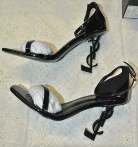 lot 86 image: Saint Laurent Black Patent Shoe with black YSL heel, Marked Saint Laurent Paris made in Italy size 39