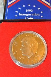 lot 64 image: Bill Clinton 1993 Inauguration Five Dollars Coin