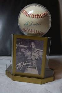 lot 125 image: Bo Jackson trading card and baseball with signature