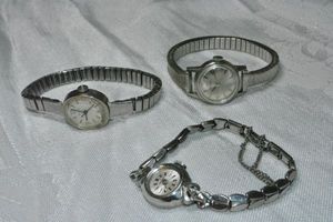 lot 116 image: Womens silver tone watches