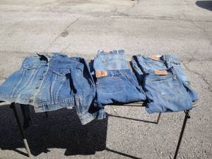lot 7 image: 4-Pair Of Levi 501 Jeans And 1-Levi Jacket, Sizes listed below,  Note 5 X Money