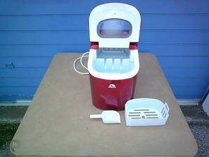 lot 2 image: Inter Tek Igloo RED Countertop  Portable Ice Maker Model ICE102 With Scoop. Makes 2-Different Sizes, 110-Volt... Works