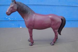lot 32 image: Imperial Made In Hong Kong, 1986 Hard Plastic, Purple Stallion About 9 x 7-H