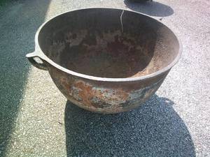 lot 35 image: 3-Footed, 21-12-Rd x 13-12-H, ANTIQUE CAST IRON CAULDRON KETTLE POT,Marked BK-20 With Loop Handles, Cracked