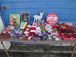 lot 65 image: Lot Of Mixed Christmas Items, See Photos