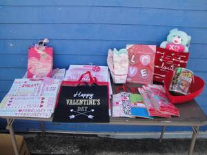 lot 89 image: Lot Of Mixed Valentines Items, See Photos