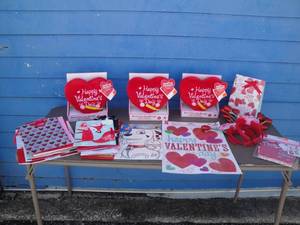 lot 91 image: Lot Of Mixed Valentines Items, See Photos