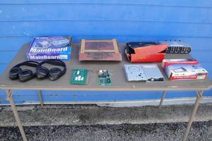lot 105 image: Mixed Lots Of Computer Items, See Photos