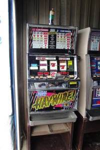 lot 41 image: 1993- IGT 25-Cent, 1-Or 2 Coin, DOUBLE JACKPOT HAYWIRE Slot Machine. Lights Up. NOTE Needs Parts And Repair, Bring Help-Very Heavy