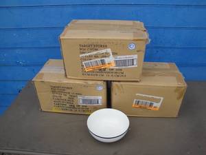 lot 123 image: Lot Of 24 - 6-12 Black And White Bowls