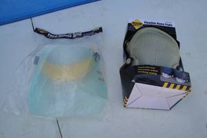 lot 20 image: LOT-Western Safety Flexible Knee Pads And Face Shield With Flip Up Visor-Both in Packages