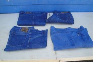 lot 30 image: 4-Pair Of Wrangler Jeans, Sizes, 3-36 x 32 And 1-38 X 32, Good Condition, Like New- Note  4 x Money