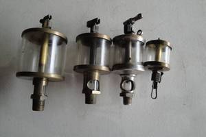 lot 112 image: 4-Vintage Drip-Machine Oilers, Mixed Sizes And Manufactures