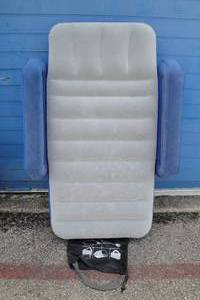lot 119 image: Ozark Trail IndoorOutdoor Inflatable Air Mattress With Side Arms, Comes With Electrical Air Pump, About 28 x 59