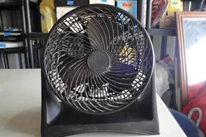 lot 124 image: 3-Speed Tabletop Fan, About 9-H, Works
