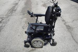 lot 135 image: Quantum-Q6 Edge Power Wheelchair, Dual Control, No Battery, Unknown Condition
