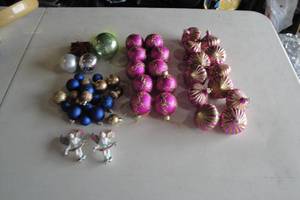 lot 166 image: Lot Of Mixed Plastic Christmas Ornaments, Mixed Colors, Styles And Sizes
