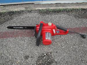 lot 182 image: Homelite 14 Electric Chainsaw, Motor Works, Chain Needs Adjusted