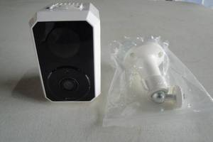 lot 203 image: Smart Battery Camera, In Box-Looks Un Used, Needs USB Cord