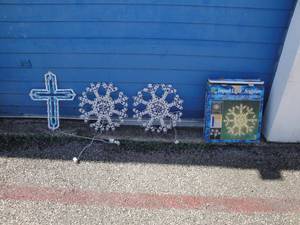 lot 210 image: Lot- Holiday Light Decor  Decorations All Work