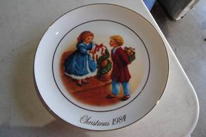 lot 219 image: 1984- Celebrating The Joy Of Christmas, Gold Trimmed Avon Collectors Plate, In Box