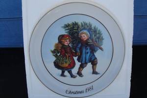 lot 222 image: 1981- Sharing The Christmas Spirt, Gold Trimmed Avon Collectors Plate, In Box, About 9-Rd