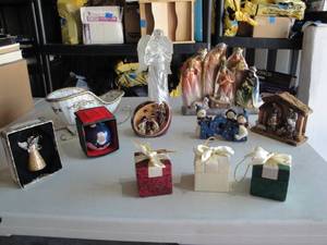 lot 230 image: Lot-Mixed Christmas Items
