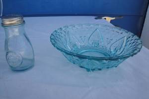 lot 254 image: Vintage 1980s Aquamarine Serving Dish About 7 Rd x 2-D And Spice Shaker About 4-Tall