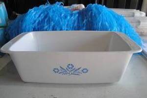 lot 258 image: Vintage Corning Ware Loaf Bread Pan, Model P315, With Blue Cornflower Design.  About 9 x 5 x 3