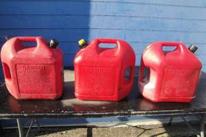 lot 259 image: 3-5-Gallon Plastic Gas Cans-Note 3 X Money