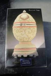 lot 262 image: ROYAL LIMITED-Musical Wedding Egg With Rotating Doves Inside, Wind-up Plays Laras Theme, In Box, Works