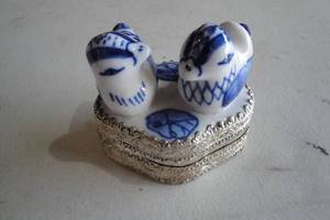 lot 267 image: Vintage- Trinket Box With Cobalt blue Ceramic Birds