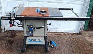 lot 1 image: Delta 36-725 10 Deluxe Contractors Table Saw--Works----Please read description