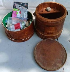 lot 31 image: Selection of 2 Vintage Sewing Boxes with Contents