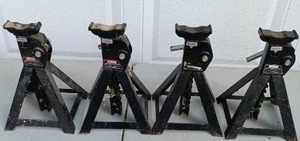lot 21 image: Set of 4 Craftsman Jackstands