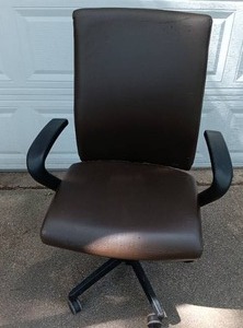 lot 45 image: The Hon Company Leather Office Chair