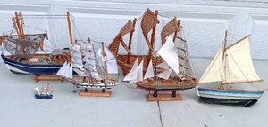 lot 51 image: Nice Selection of Ship and Boat Decor---Some have issues--See pics