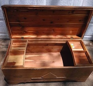 lot 74 image: Vintage Taylor Jamestown Cedar Chest with 2 Sliding Shelves---Needs to be refinished