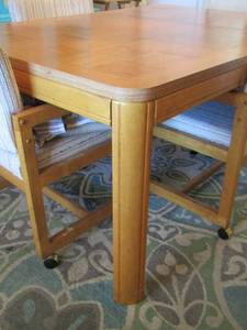 lot 60 image: Wooden dining room table with 1 leaf  30 X 60 X 42, 4 chairs on wheels very comfy, great dining room edition