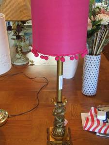 lot 36 image: Pink table lamp 31 tall