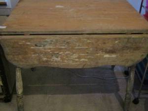 lot 7 image: Vintage dining table sides fold down, 294436