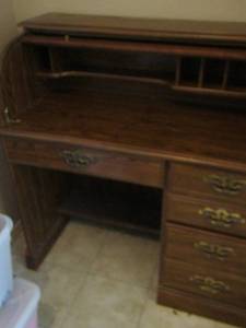 lot 8 image: Roll top desk in good condition 424222