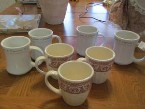 lot 69 image: Latte express 4 cups, various other coffee cups